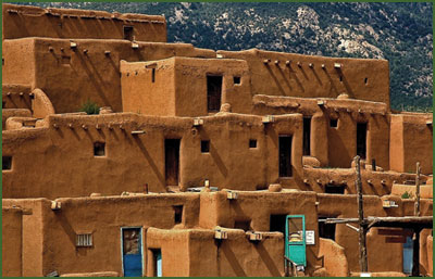 Der
                        Hausbau der Pueblo-Ureinwohner in der heissen
                        Wstenregion der Mesa Verde