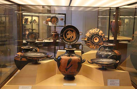 Etruskische
Töpferei, Etruskisches Museum Rom Etruskische
Töpferei, Etruskisches Museum Rom