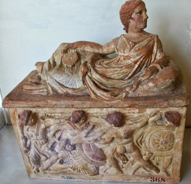 Etruskische Graburne aus dem
Archäologischen Nationalmuseum von Perugia Etruskische
Graburne aus dem Archäologischen Nationalmuseum von
Perugia