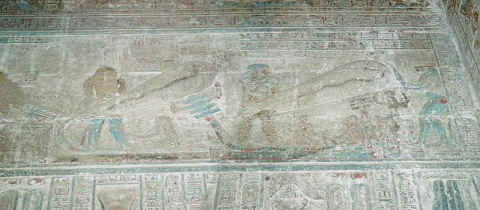 Relief mit 2 Gl�hbirnen hintereinander im Tempel
                von Dendera