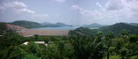 Ghana: Volta-Stausee, Staumauer Ghana: Volta-Stausee, Staumauer