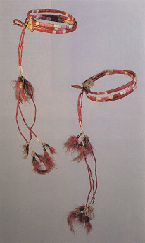 Bequillte Armb�nder der
                          Oglala-Prim�rnation