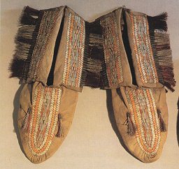 Mokassins mit Quillarbeit der Ureinwohner
                          der Delaware oder Ojibwa