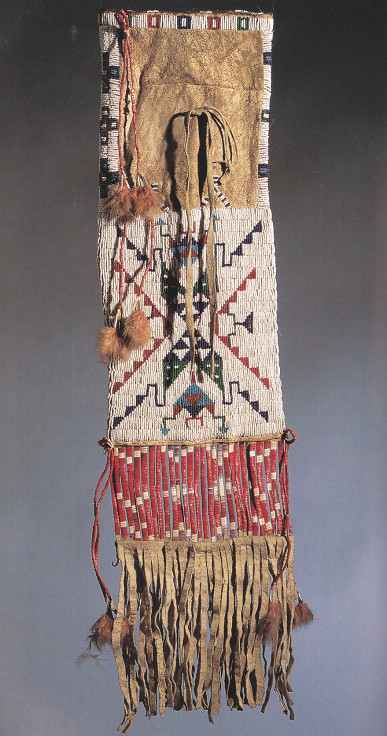 Pfeifenbeutel mit Perlenstickerei der
                        Oglala-Prim�rnation
