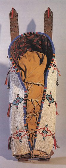 Kindertrage mit Perlenstickerei der
                            Cheyenne-Prim�rnation