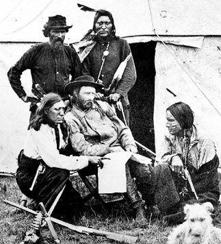 General Custer mit
Indianern 1874 General Custer mit
Indianern 1874