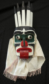 Sxwaixwe-Maske der K�stensalish-Nation,
                            geschnitzt in den 1930-er Jahren von David
                            Martin, Sohn von H�uptling Mungo Martin
                            [22]