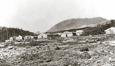 Die
                          Deportiertensiedlung f�r die Heiltsuk,
                          "Bella Bella" / Waglisla, 1879 ca.