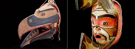 Vogelmaske der
                            Heiltsuk-Indianer mit Transformation, in
                            geschlossenem Zustand ein Vogel, in offenem
                            Zustand ein Menschengesicht, Maske aus dem
                            Jahre 1893 aus Bella Bella