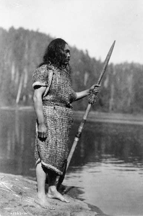 Nuu-chah-nulth mit Speer, ca.
                          1910