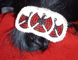 Naskapi, Haarspange
                                      Rot-Schwarz-Weiss