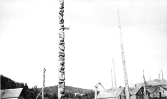 Totempf�hle der Niska (Nishga / Nishga'a /
                    Nisga'a) in Gitlakdamix, 1905