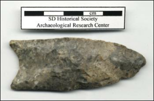 Clovis-Spitze: Harpunenspitze, mit der
                      Abschlagtechnik hergestellt.