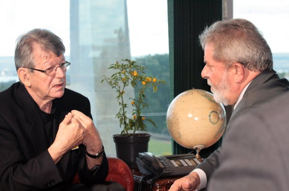 Kr�utler und Lula da Silva im
                "Gespr�ch", aber der korrupte Pr�sident Silva
                hat schon lange entschieden, dass er seinen Staudamm
                bauen will
