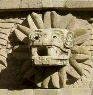 Hauptgott
                Quetzalcoatl mit gefiedertem Schlangenkopf
