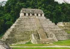 Maya in Palenque:
                Pyramide der Inschriften