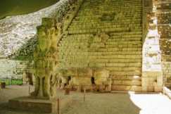 Maya in Copan: Hieroglyphentreppe