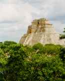 Maya in Yucatan in Uxmal: Pyramide
                          des Wahrsagers