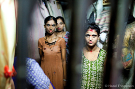 Bordelle in Mumbai sind manchmal so
                        organisiert, dass M�dchen in Bordellk�fige
                        gesteckt werden
