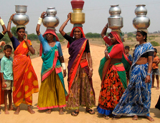 Dalit women in India
with water. 6 villages have not one single
well... Dalit
women in India with water. 6 villages have not
one single well...