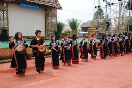 Lahu
music and dance group Lahu music and dance group