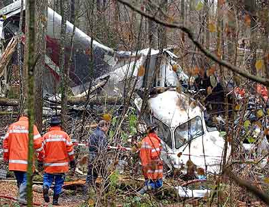 crash of an airplane of Crossair on Nov
                          24, 2001 near Zurich with the view from the
                          front: cockpit compressed, middle part burnt,
                          and the tail fin is erecting intact.