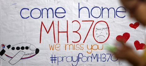 Poster ber den
              Flug MH-370 mit dem Aufruf "Come home - we miss
              you"