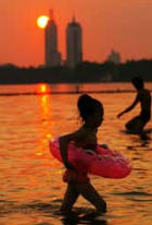 Wuhan: Ostsee
                        mit Sonnenuntergang