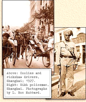 Shanghai 1927:
                        Rikschas und Sikh/Hindu-Polizei