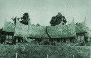 Hausbau auf Minangkabau, Indonesien / houses
                      on Minangkabau, Indonesia