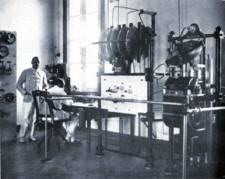 Radiostation in
                        Koepang, Timor, um 1915