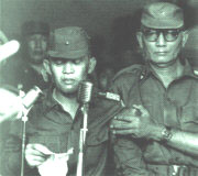 General Nasution h�lt am Gebr�bnis
                  der ermordeten Offiziere eine Lobrede, 30. September
                  1965