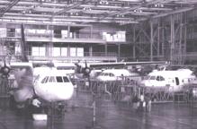 Die
                      Werkst�tte f�r Flugzeugbau IPTN in Bandung, ein
                      Lieblingsprojekt von B. J. Habibie.