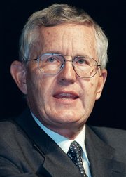 Schweiz: Bundesrat
                          Villiger, Vorsteher des Finanzdepartementes
                          1996-2003, Verwalter von Milliarden
                          Korruptions- und Fluchtgeldern und Bef�rworter
                          des kriminellen Bankgeheimnisses , die Armut
                          durch Bankgeheimnis ist ihm egal