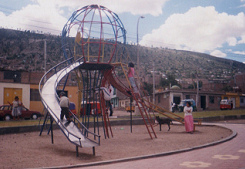 สไลด์สองครั้งในรูปแบบของประติมากรรมใน
                        Ayacucho ในเปรู