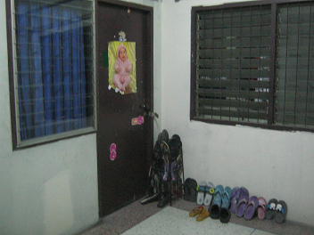 Eine Spionagewohnung mit
                      Wuchermiete in Pattaya Klang 01, getarnt als
                      "Familienwohnung"