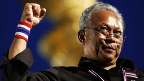 Oppositionsführer
Suthep-Thaugsuban: Er tut so "stark",
aber es ist ihm EGAL, wenn Bangkok sinkt Oppositionsführer Suthep-Thaugsuban: Er tut
so "stark", aber es ist ihm EGAL, wenn
Bangkok sinkt
