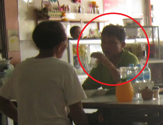 Whisky-Thai-Mafiaboss im
                              Stammrestaurant des Historikers spricht 1
                              Stunde über mich Whisky-Thai-Mafiaboss im
                              Stammrestaurant des Historikers spricht 1
                              Stunde über mich