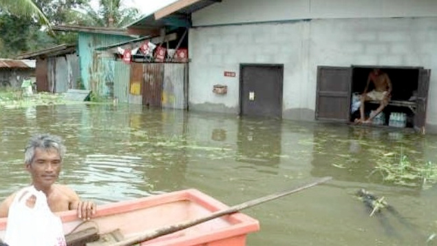 Das Dorf Chachoengsao ist
                komplett �berschwemmt - ein Nichtschwimmer ertrank in
                der Nacht