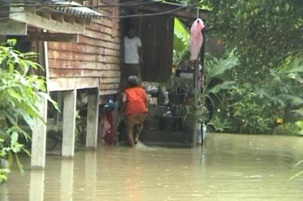 �berschwemmungen im S�den
                Thailand in Narathiwat, 14.1.2014