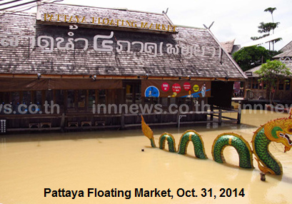 Hochwasser in
                Pattaya 31.10.2014: Auch der Floating Market wurde
                �berschwemmt, der Drachen ist im Hochwasser