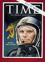 Portada de TIME
                        del 21/04/1961 con Gagarin con un casco de nio
                        de leche sin inscripcin "CCCP". La
                        masa y los tontos polticos no se dan cuenta que
                        algo es falso aqu. Pero los militares
                        superiores lo saben bien...