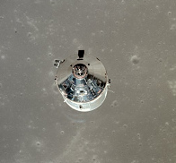 Aqu est aterrizando la
                                "cpsula de mando" en lugar
                                del "mdulo lunar"