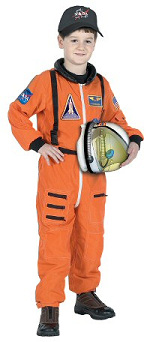 Un
                          chico de los "EUA" en un traje de
                          astronauta. Se podr�a pensar ser
                          "astronauta" ser�a tan f�cil como
                          una profesi�n de obras