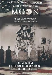 Bart Sibrel con su documental: "Pas�
                          una cosa alegre durante el viaje a la
                          luna" ("A Funny Thing Happened On
                          the Way to the Moon"), 2001