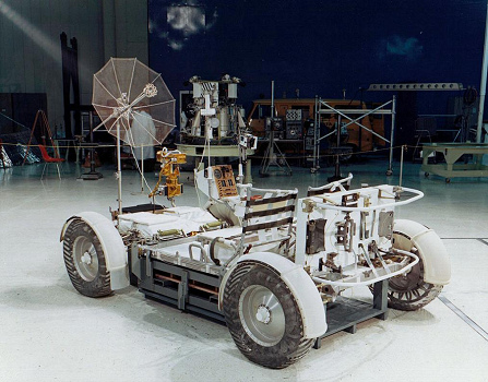 El carro lunar
(Lunar Research Vehicle LRV) antes del
transporte de Boeing al Kennedy Space
Center, foto no. Boeing-LRV-2A297777 El carro lunar (Lunar Research Vehicle
LRV) antes del transporte de Boeing al
Kennedy Space Center, foto no.
Boeing-LRV-2A297777