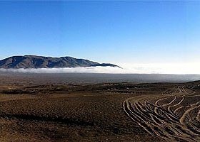 "Paisajes lunares" en
                                    Chile: desierto de
                                    "Atacama" (02), panorama
                                    con huellas de rueda que estn en
                                    paralelismo [7]