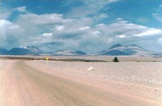 Desierto de Atacama (20):
                                  pedregal y volcn en el nivel de
                                  Antafagasta [25]