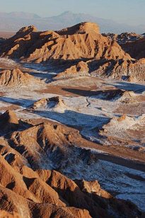 "Paisajes lunares" en
                                Chile: Valle de la Luna (04): picos con
                                surcos [41]