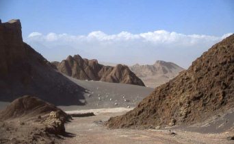 Valle de la Luna (08): valle,
                                pendientes, picos [45]